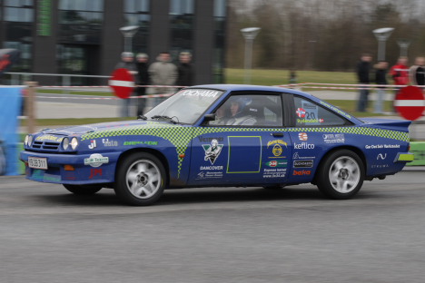 Robert Rydendahl og Johnny Pedersen i deres Opel Manta.
(Foto: Motorsporten.dk)
